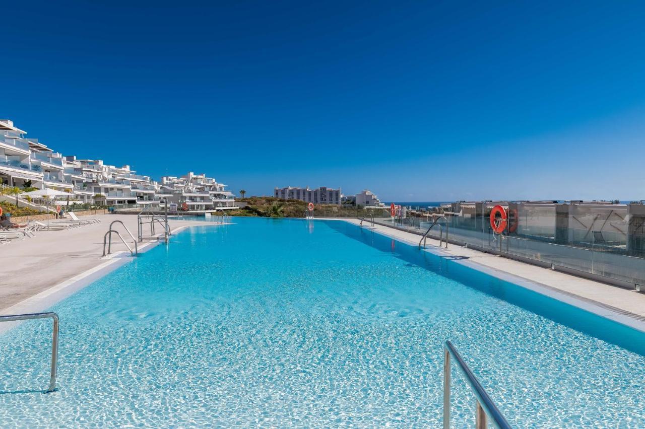 Unique 3-Bdrm Townhouse, Stunning View, Pool & Bbq Lejlighed Estepona Eksteriør billede