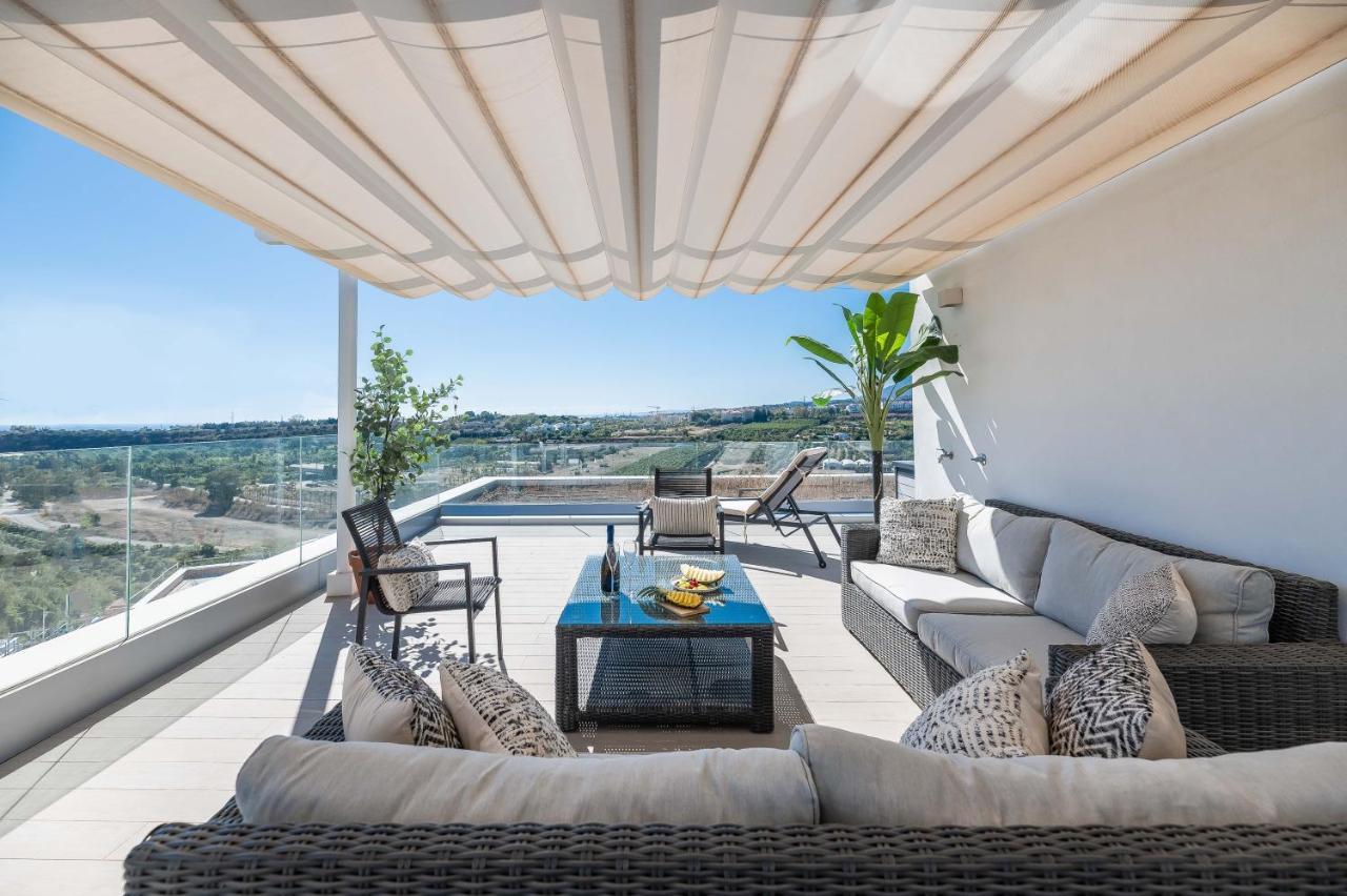 Unique 3-Bdrm Townhouse, Stunning View, Pool & Bbq Lejlighed Estepona Eksteriør billede