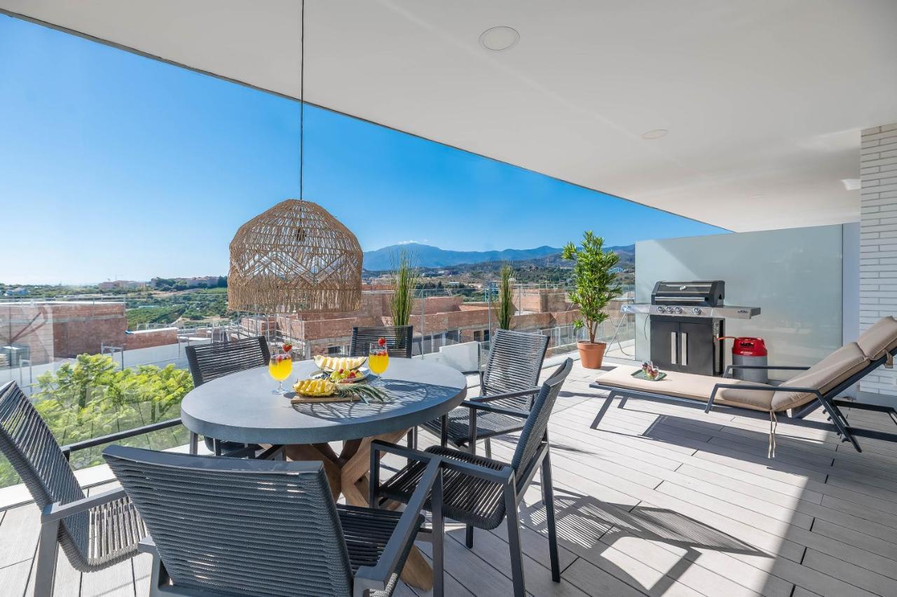 Unique 3-Bdrm Townhouse, Stunning View, Pool & Bbq Lejlighed Estepona Eksteriør billede