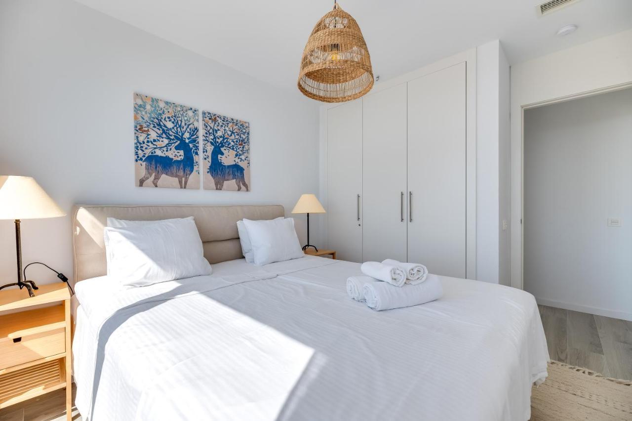Unique 3-Bdrm Townhouse, Stunning View, Pool & Bbq Lejlighed Estepona Eksteriør billede