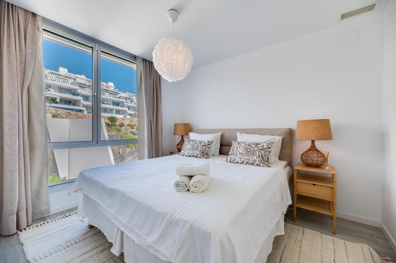 Unique 3-Bdrm Townhouse, Stunning View, Pool & Bbq Lejlighed Estepona Eksteriør billede