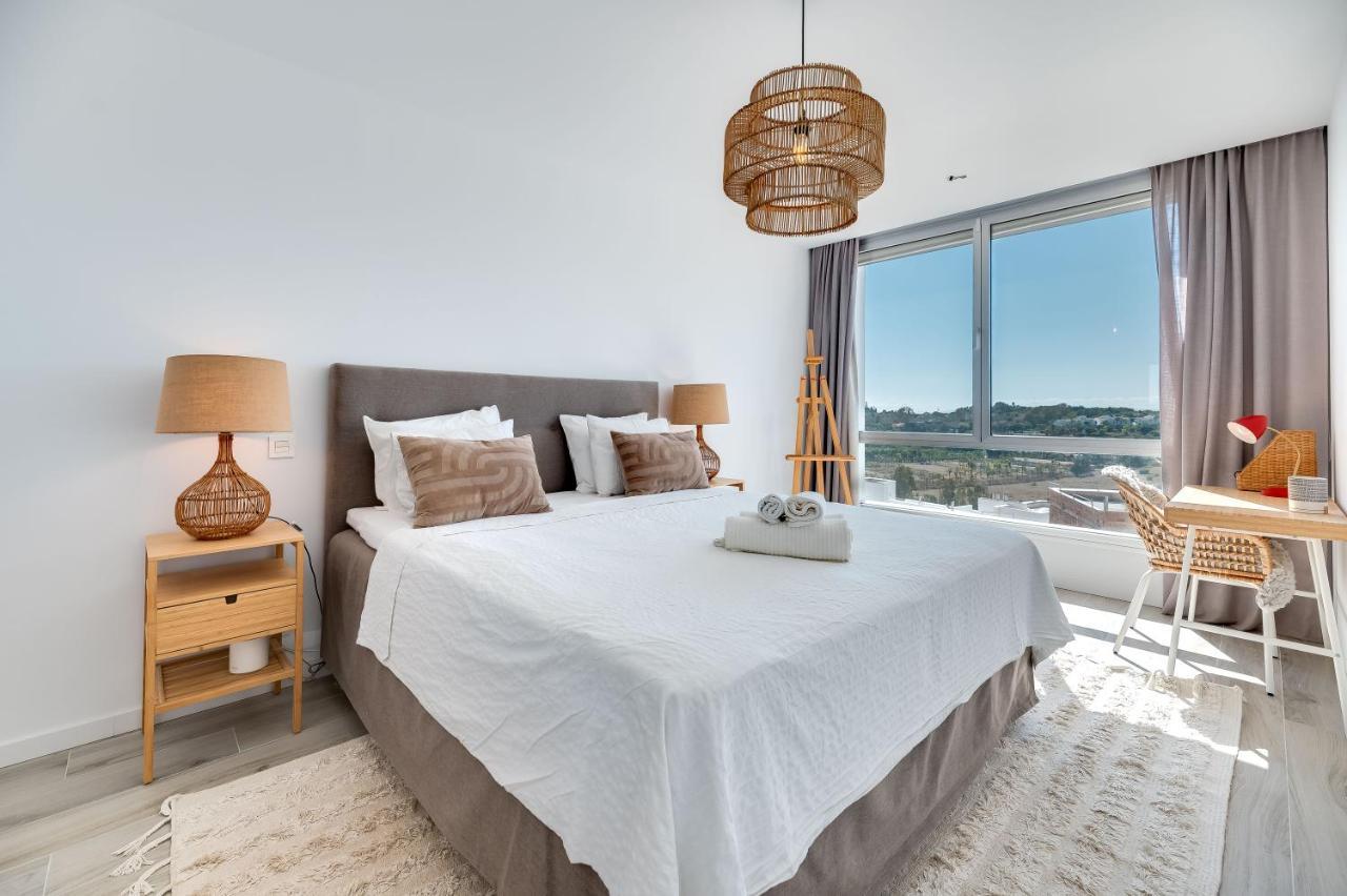 Unique 3-Bdrm Townhouse, Stunning View, Pool & Bbq Lejlighed Estepona Eksteriør billede