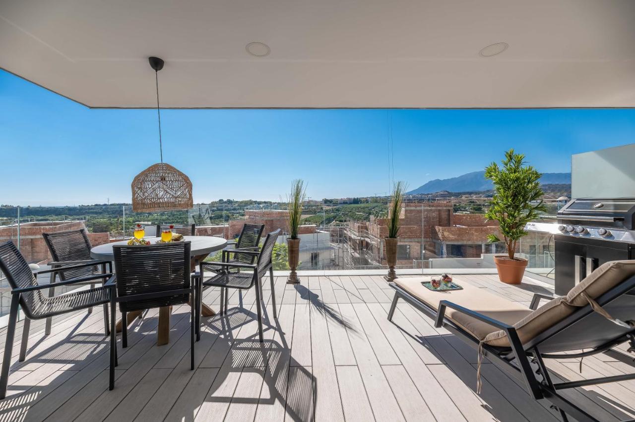 Unique 3-Bdrm Townhouse, Stunning View, Pool & Bbq Lejlighed Estepona Eksteriør billede