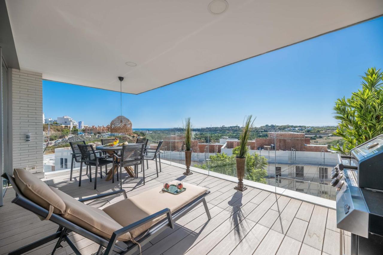 Unique 3-Bdrm Townhouse, Stunning View, Pool & Bbq Lejlighed Estepona Eksteriør billede