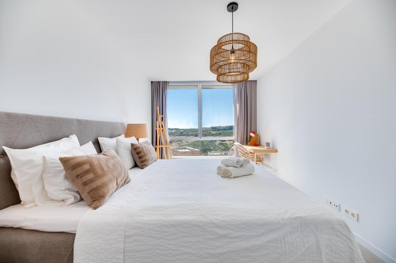 Unique 3-Bdrm Townhouse, Stunning View, Pool & Bbq Lejlighed Estepona Eksteriør billede