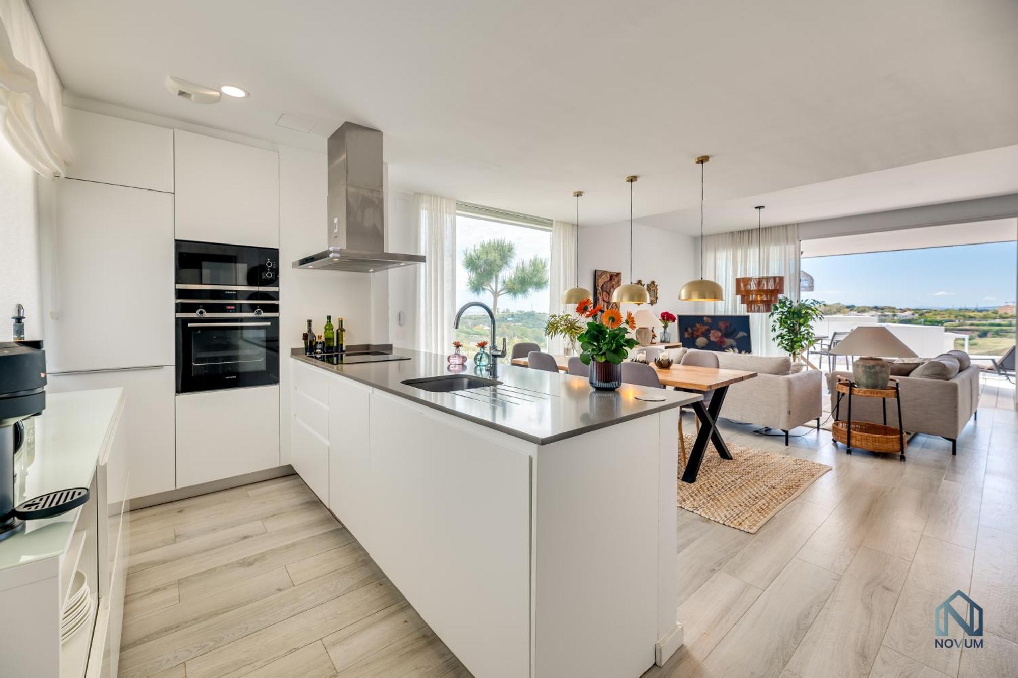 Unique 3-Bdrm Townhouse, Stunning View, Pool & Bbq Lejlighed Estepona Eksteriør billede